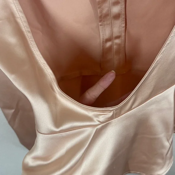 Lulu's Peach Satin Open-Back Peplum blouse - Picture 6 of 10